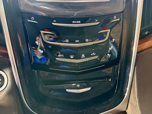 Used 2018 Cadillac Escalade Premium Luxury image 17