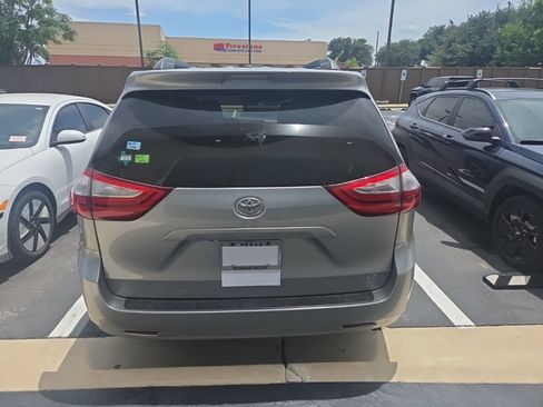Used 2017 Toyota Sienna LE FWD image 5