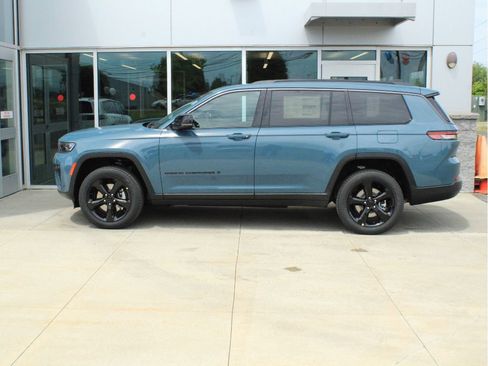 New 2026 Jeep Grand Cherokee L Limited w/ Limited Altitude Package AWD/4WD image 5