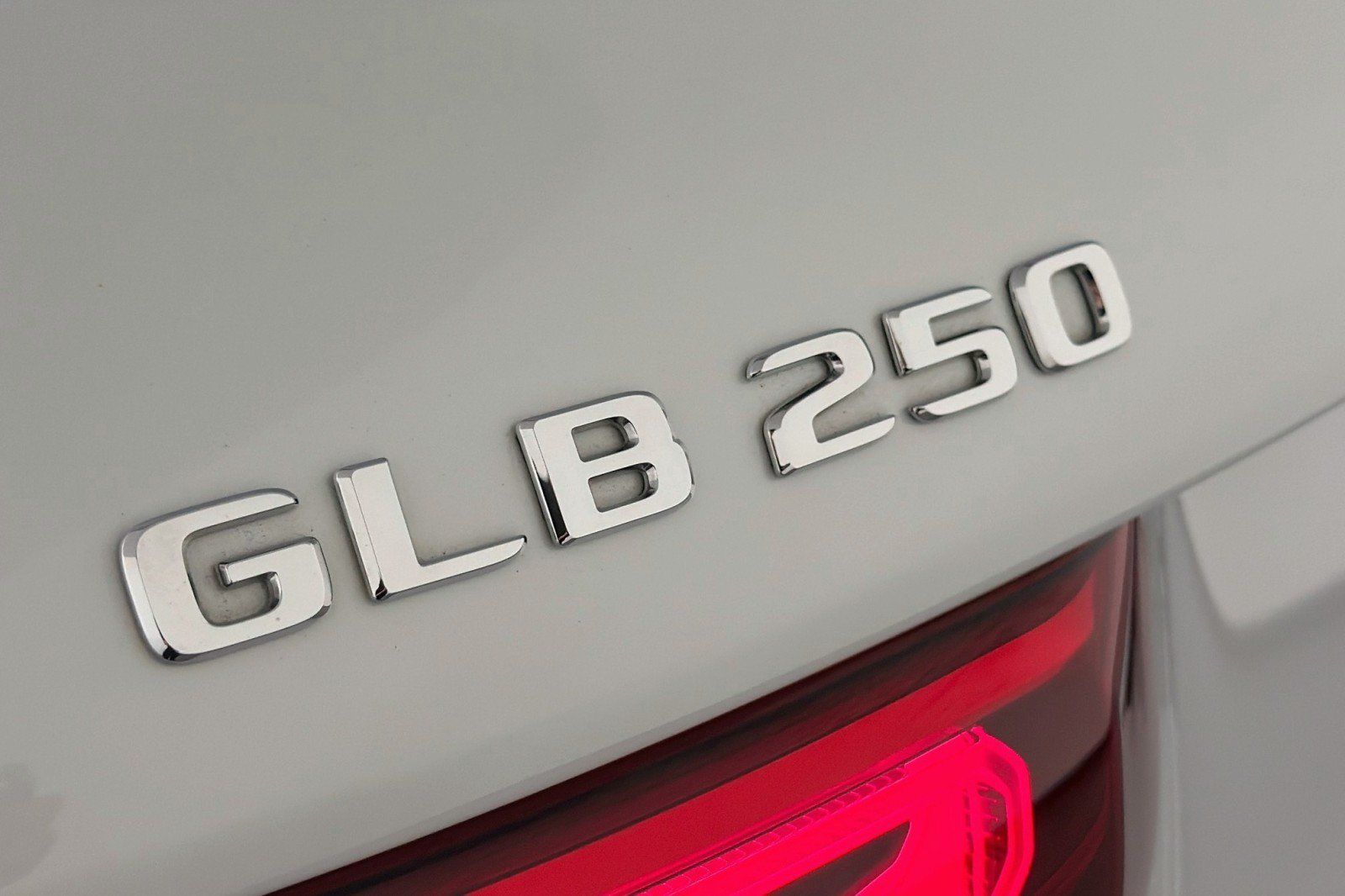 Used 2023 Mercedes-Benz GLB 250 image 8