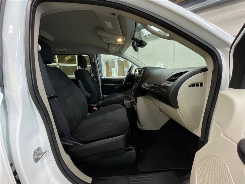 Used 2020 Dodge Grand Caravan SE FWD image 25
