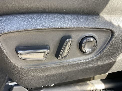 Certified 2025 Toyota Sienna Platinum image 14