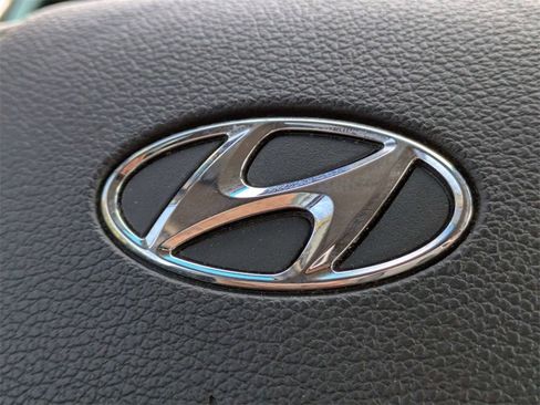 Used 2019 Hyundai Tucson SE image 23