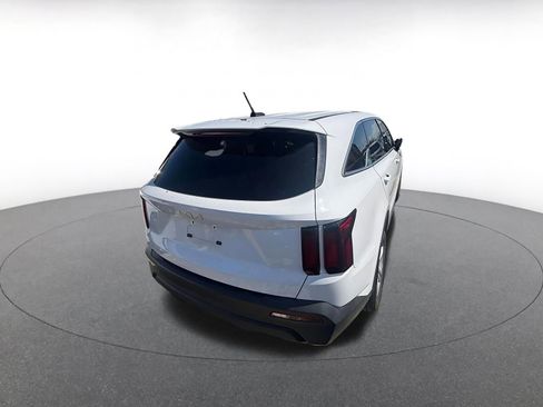 Used 2023 Kia Sorento LX image 7