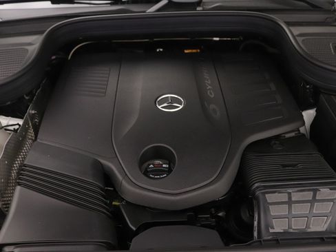 New 2026 Mercedes-Benz GLS 450 4MATIC image 9