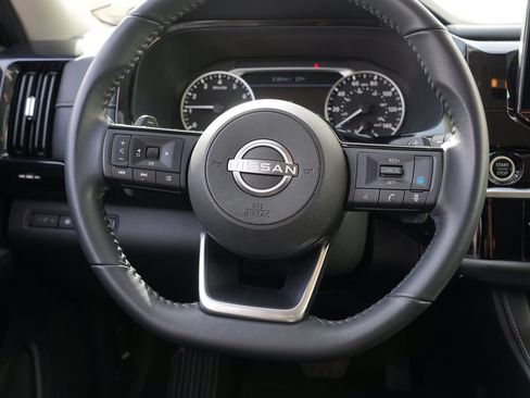 Used 2023 Nissan Pathfinder SV AWD/4WD image 25