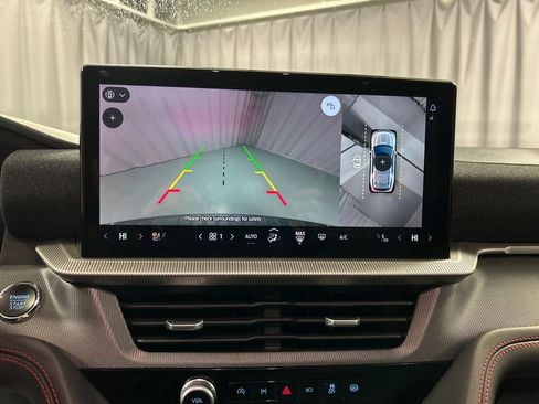 Used 2025 Ford Explorer ST-Line w/ ST-Line Street Pack image 18