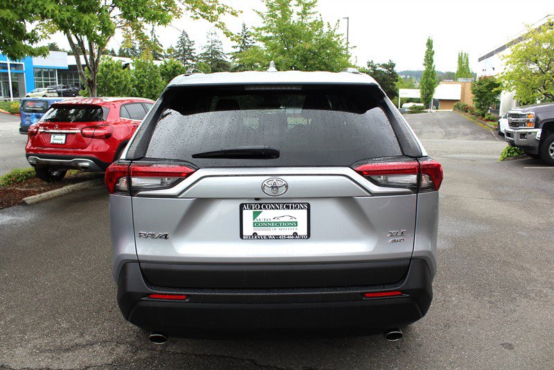 Used 2022 Toyota RAV4 XLE AWD/4WD image 4