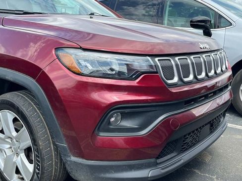 Used 2022 Jeep Compass Latitude image 9