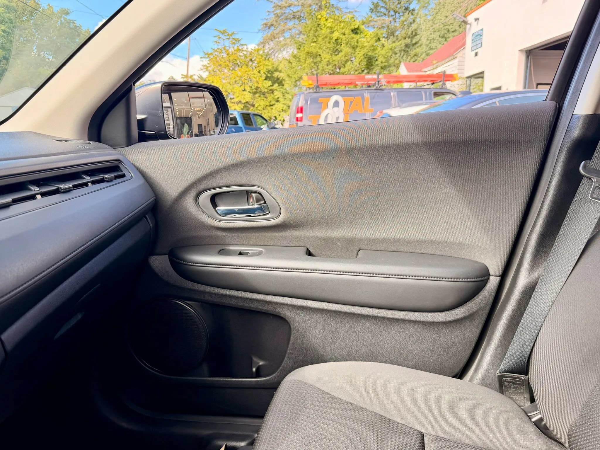Used 2019 Honda HR-V LX image 15