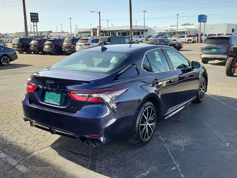 Used 2021 Toyota Camry SE w/ Carpet Mat Package (TMS) image 3