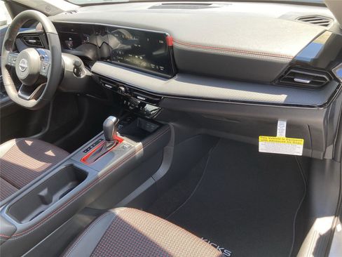 New 2025 Nissan Kicks SR image 31