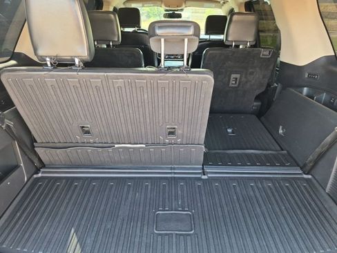 Used 2023 Ford Expedition XLT AWD/4WD image 6