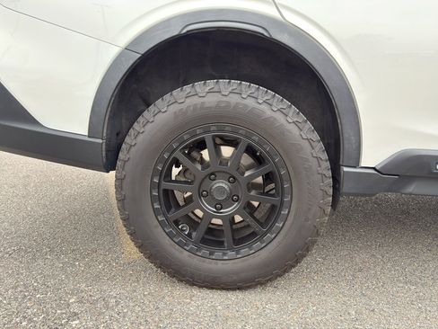 Used 2020 Subaru Outback Premium image 9