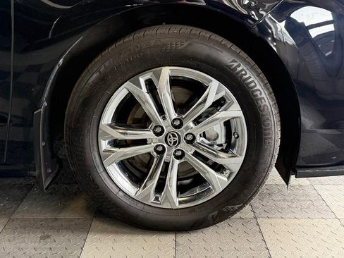 Used 2023 Toyota Sienna XSE AWD/4WD image 36