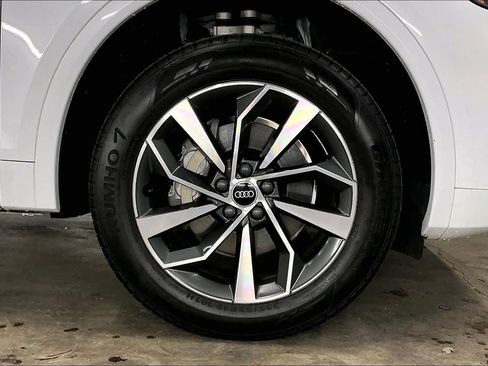 Used 2023 Audi Q5 2.0T Premium w/ Convenience Package image 12