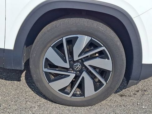 Used 2024 Volkswagen Atlas SE AWD/4WD image 8