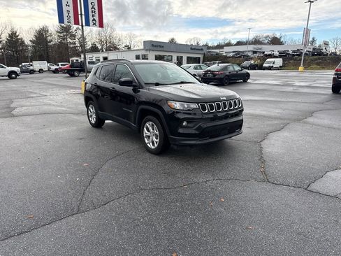 Used 2024 Jeep Compass Latitude w/ Convenience Group image 1