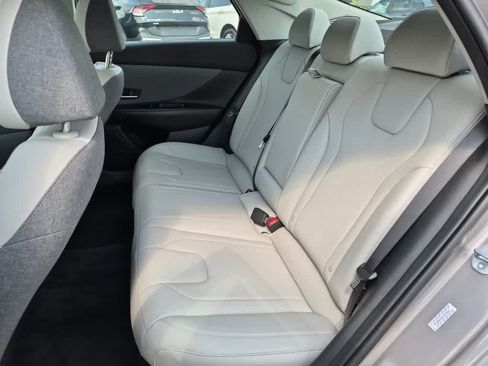 Used 2023 Hyundai Elantra Limited FWD image 9