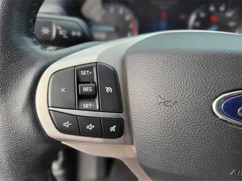 Used 2023 Ford Explorer XLT image 23
