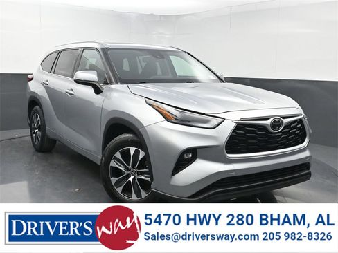 Used 2022 Toyota Highlander XLE image 1