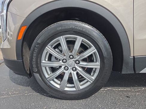 Used 2023 Cadillac XT4 Premium Luxury w/ Cold Weather Package FWD image 16