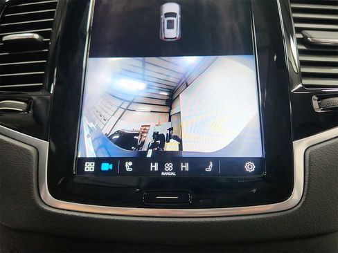 Used 2024 Volvo XC90 B6 Ultimate w/ Protection Package Premier image 30