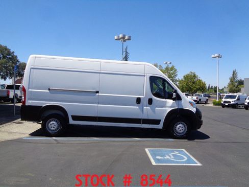 Used 2024 RAM ProMaster 2500 w/ Convenience Group FWD image 9