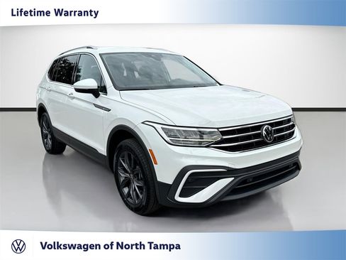 Used 2023 Volkswagen Tiguan SE image 1