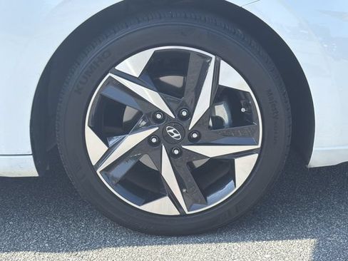 Used 2022 Hyundai Elantra SEL w/ Convenience + Premium Package FWD image 14