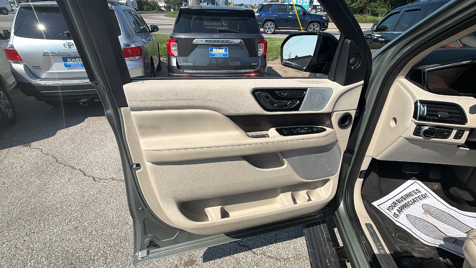 Used 2019 Lincoln Navigator Reserve AWD/4WD image 10