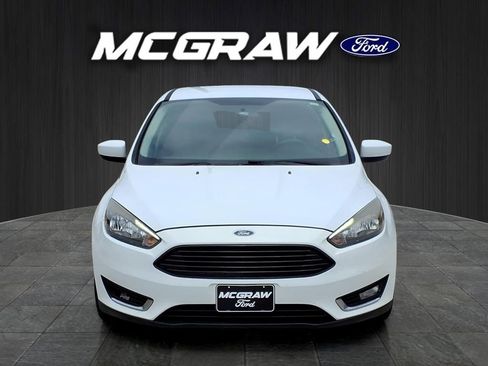 Used 2018 Ford Focus SE w/ SE Appearance Package FWD image 3