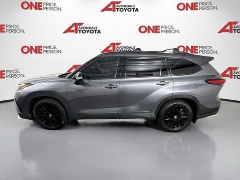 Used 2023 Toyota Highlander XSE FWD image 4
