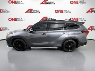 Used 2023 Toyota Highlander XSE FWD video 4