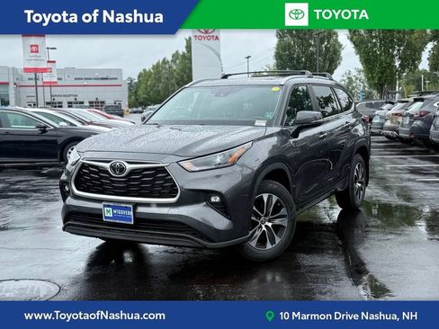 Used 2023 Toyota Highlander XLE AWD/4WD image 1
