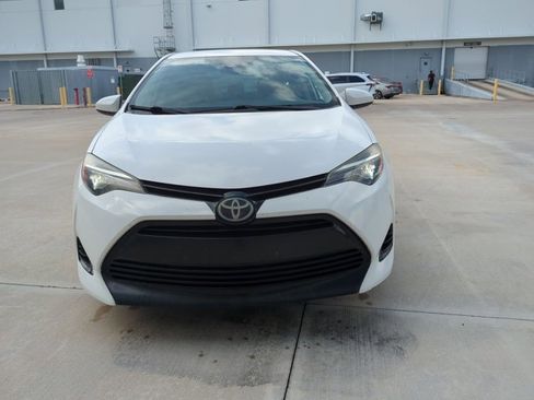 Used 2018 Toyota Corolla LE FWD image 2