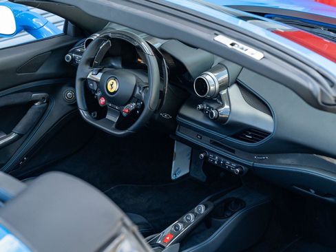 Used 2021 Ferrari F8 Tributo image 10