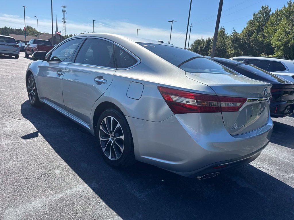 Used 2018 Toyota Avalon XLE Premium FWD image 4