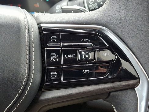 Certified 2023 Jeep Grand Cherokee Overland w/ Luxury Tech Group IV image 25