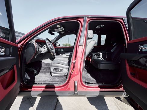 Used 2022 Rolls-Royce Cullinan Black Badge image 28