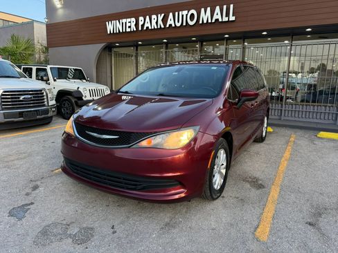 Used 2017 Chrysler Pacifica Touring w/ Tire & Wheel Group FWD image 1
