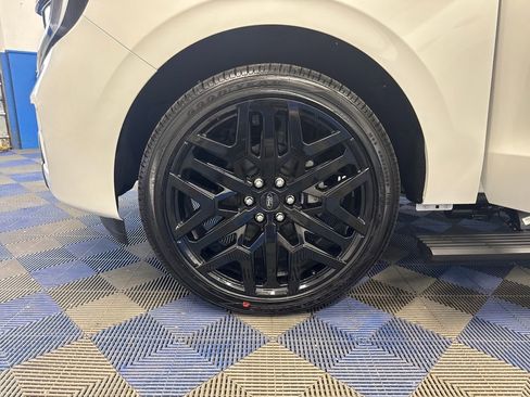 New 2026 Ford Expedition Platinum w/ Stealth Performance Package AWD/4WD image 27
