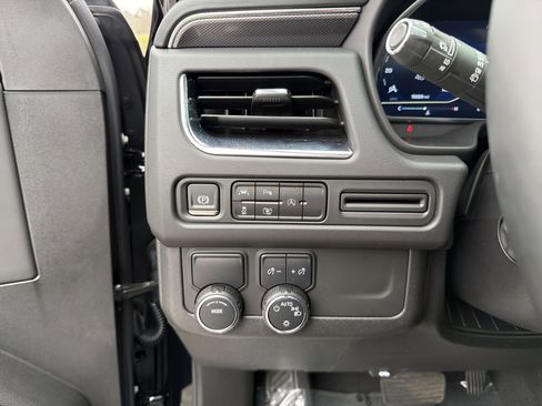 Used 2024 Chevrolet Suburban RST w/ Luxury Package image 37