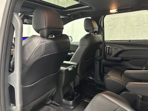 Used 2025 Toyota Sienna XSE FWD image 50