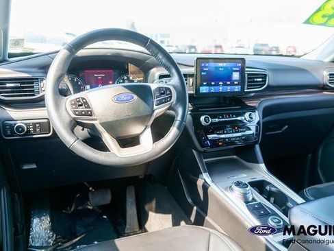 Used 2023 Ford Explorer Limited AWD/4WD image 12