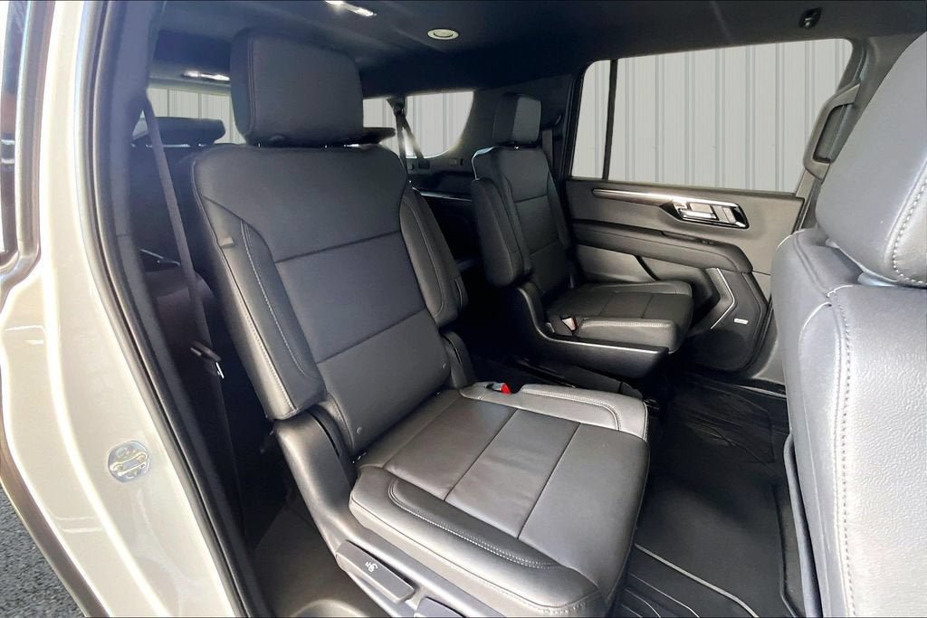 New 2026 Chevrolet Suburban LT w/ Comfort Package AWD/4WD image 6
