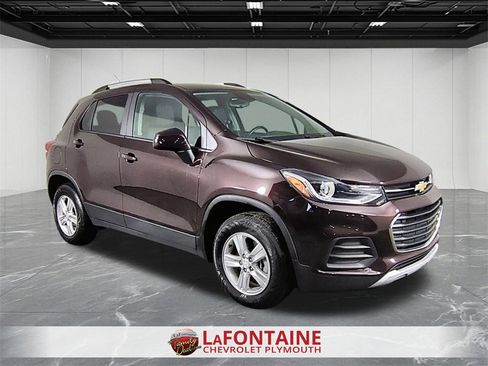 Certified 2022 Chevrolet Trax LT w/ LT Convenience Package image 2
