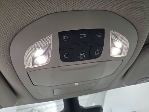 Used 2023 Chrysler Voyager LX image 45