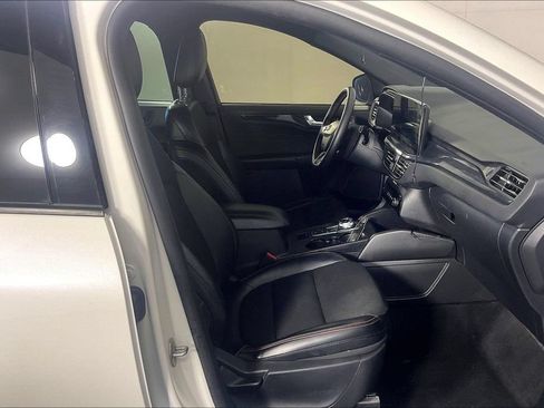 Used 2025 Ford Escape ST-Line w/ Tech Pack #1 FWD image 9