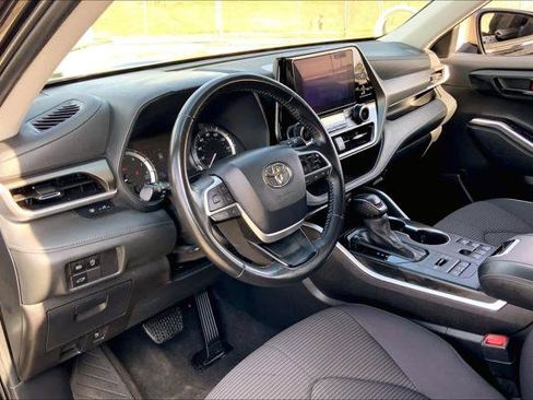 Certified 2024 Toyota Highlander LE image 17